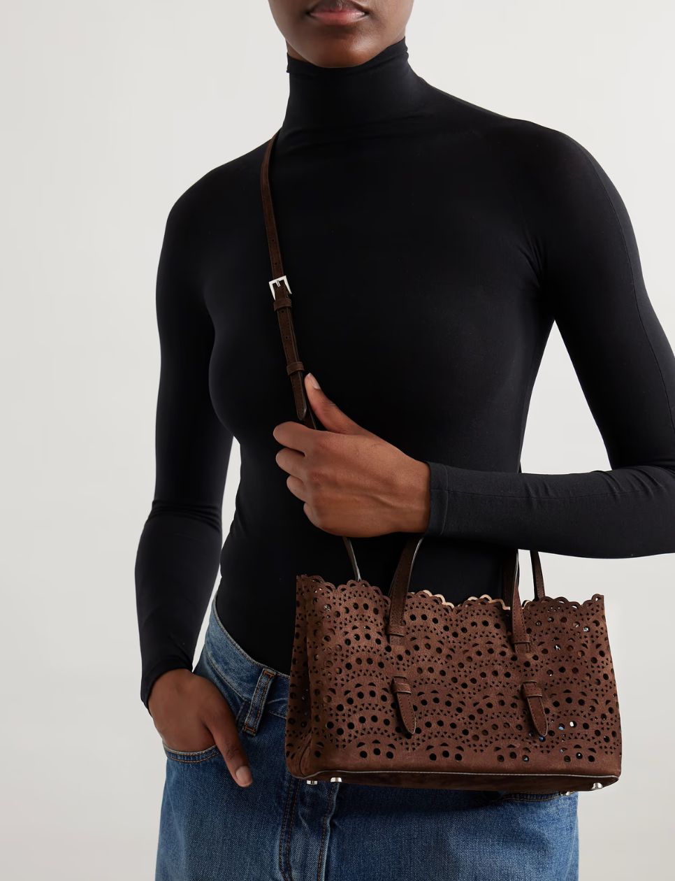 Alaia Mina E/W (sumber gambar: net-a-porter)