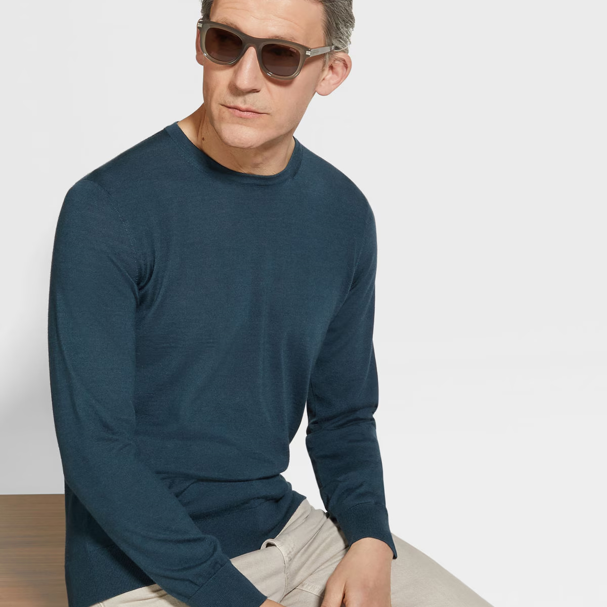 Zegna Dark Teal Blue Mélange Cashseta Crewneck (Sumber foto: www.zegna.com)