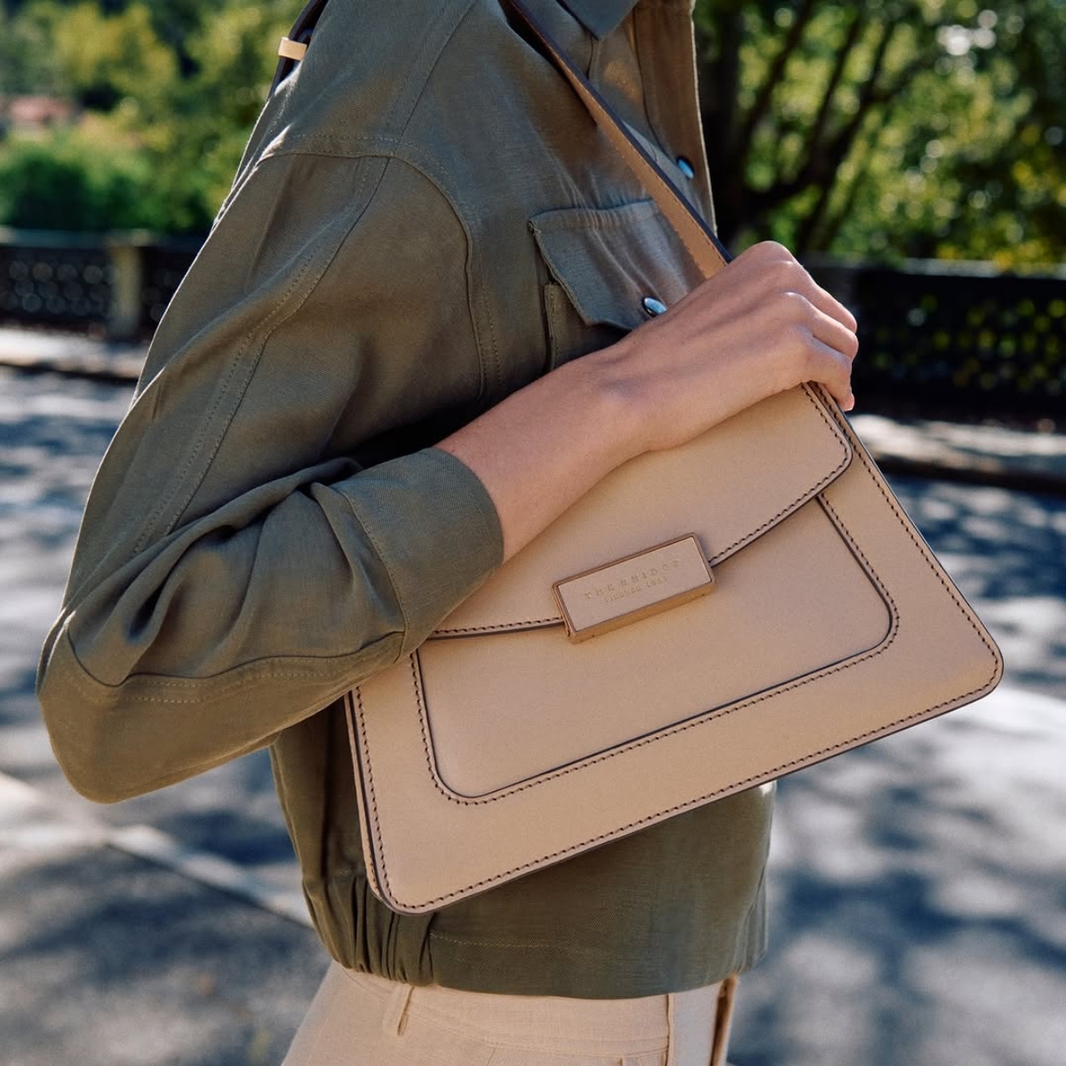 Model tas The Bridge yang timeless (Sumber foto: Instagram/thebridgeitaly)