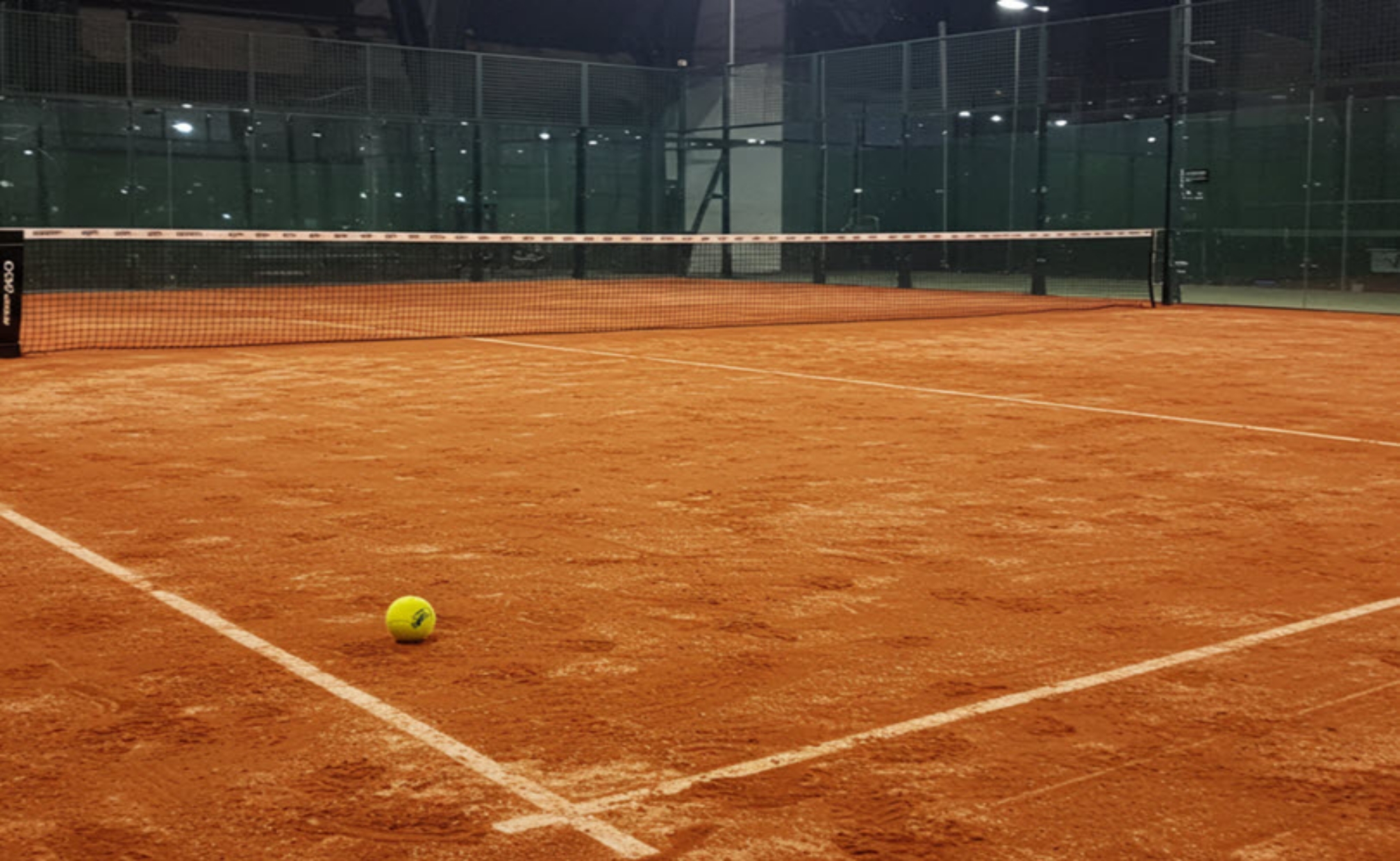 Clay padel court (Sumber foto: padel.tennistonic.com)