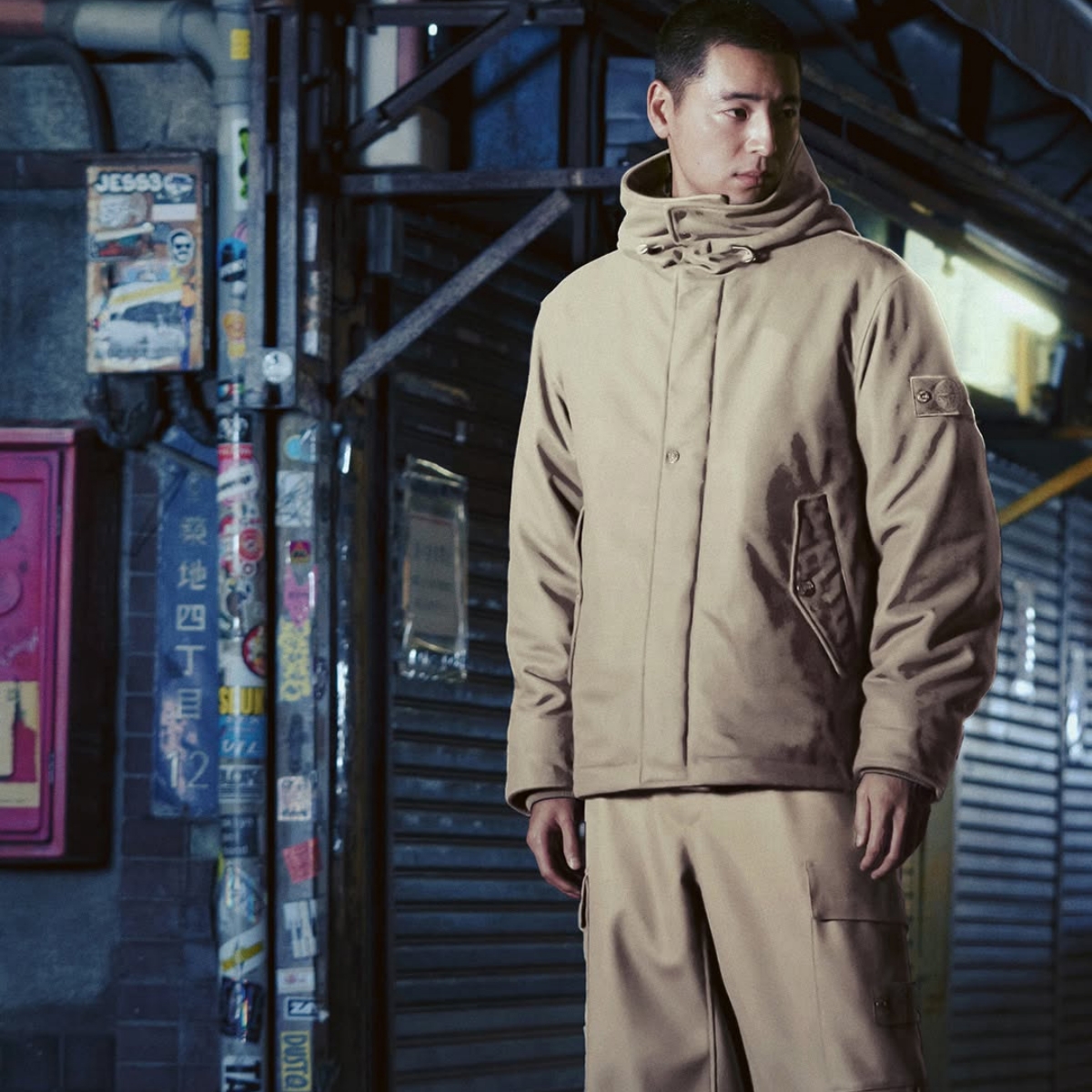 Model memakai winterwear (Sumber foto: Instagram/stoneisland)