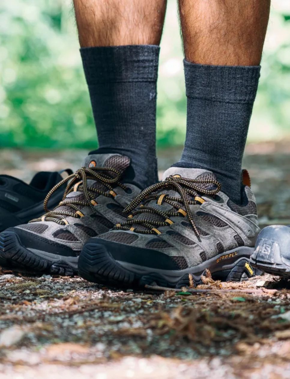 Sepatu trekking perlu dipilih untuk kenyamanan saat berpetualang (sumber gambar: https://runrepeat.com/guides/best-hiking-shoes)