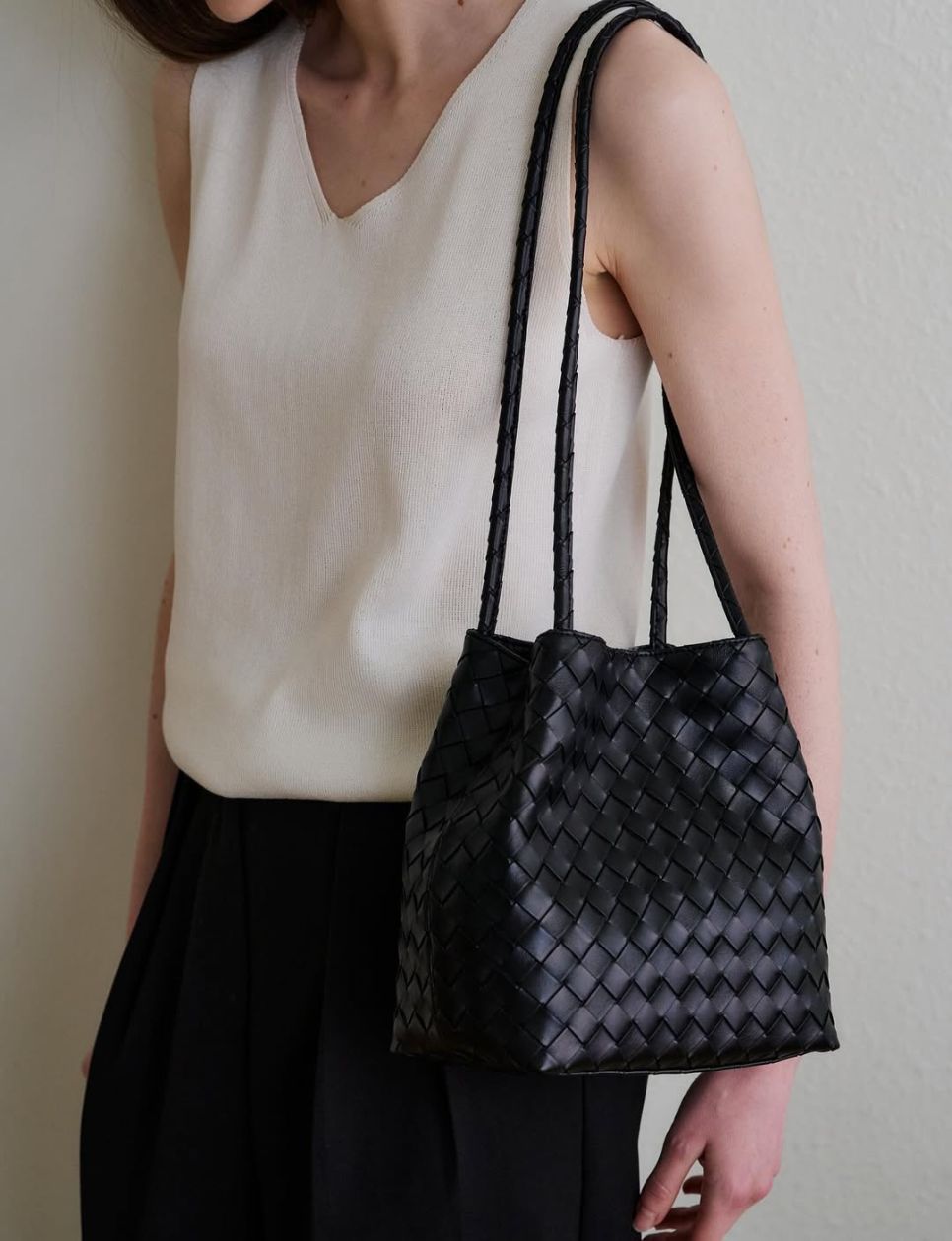 2. Monorow Juri Bucket Bag