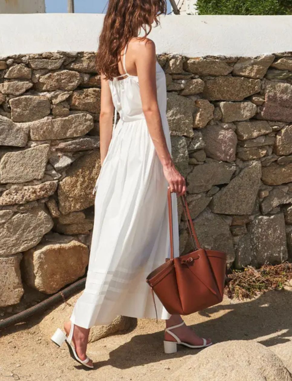 4. Folnua Anthos Leather Tote Bag