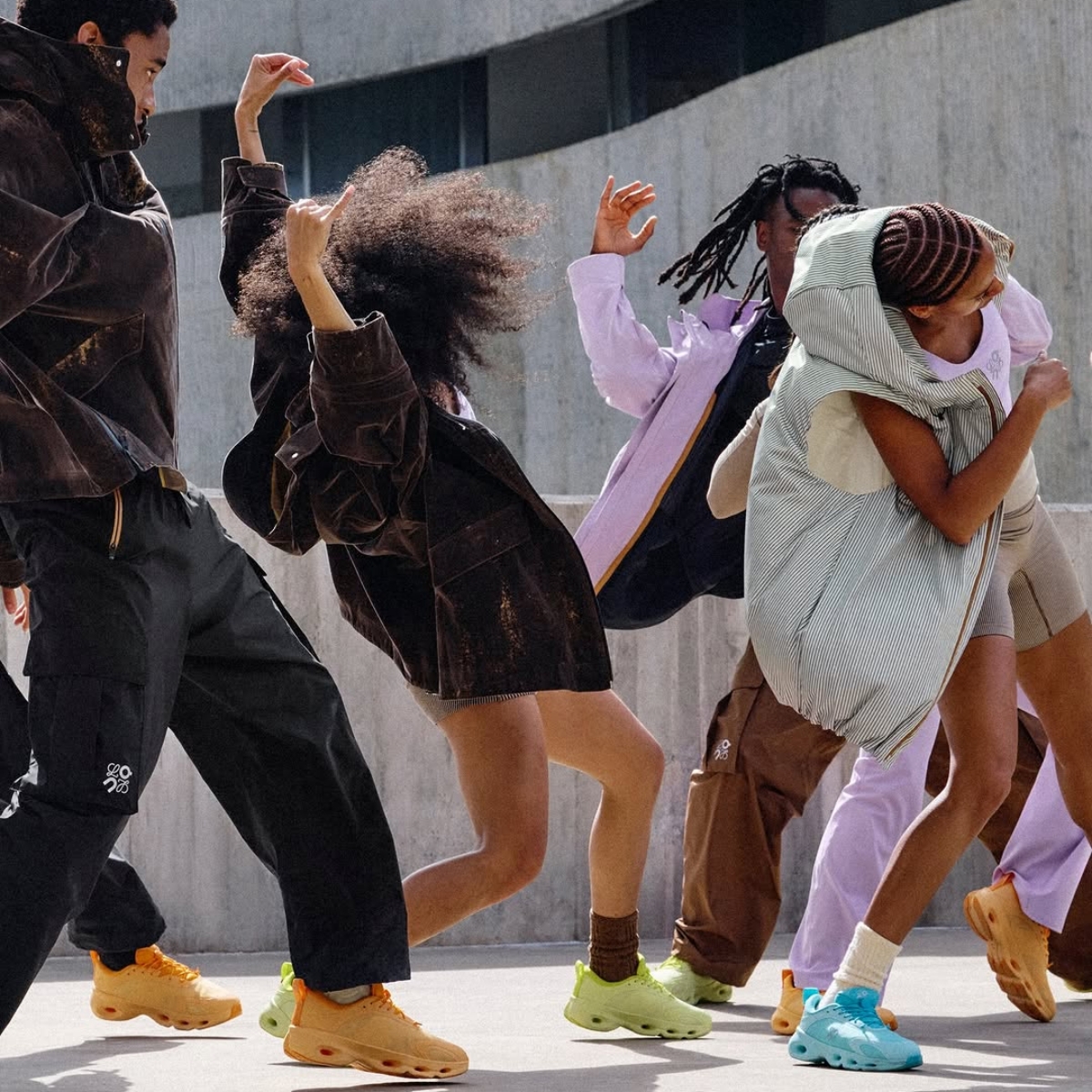 Konsep fungsional dan mewah pada kolaborasi (Sumber foto: Instagram/loewe)