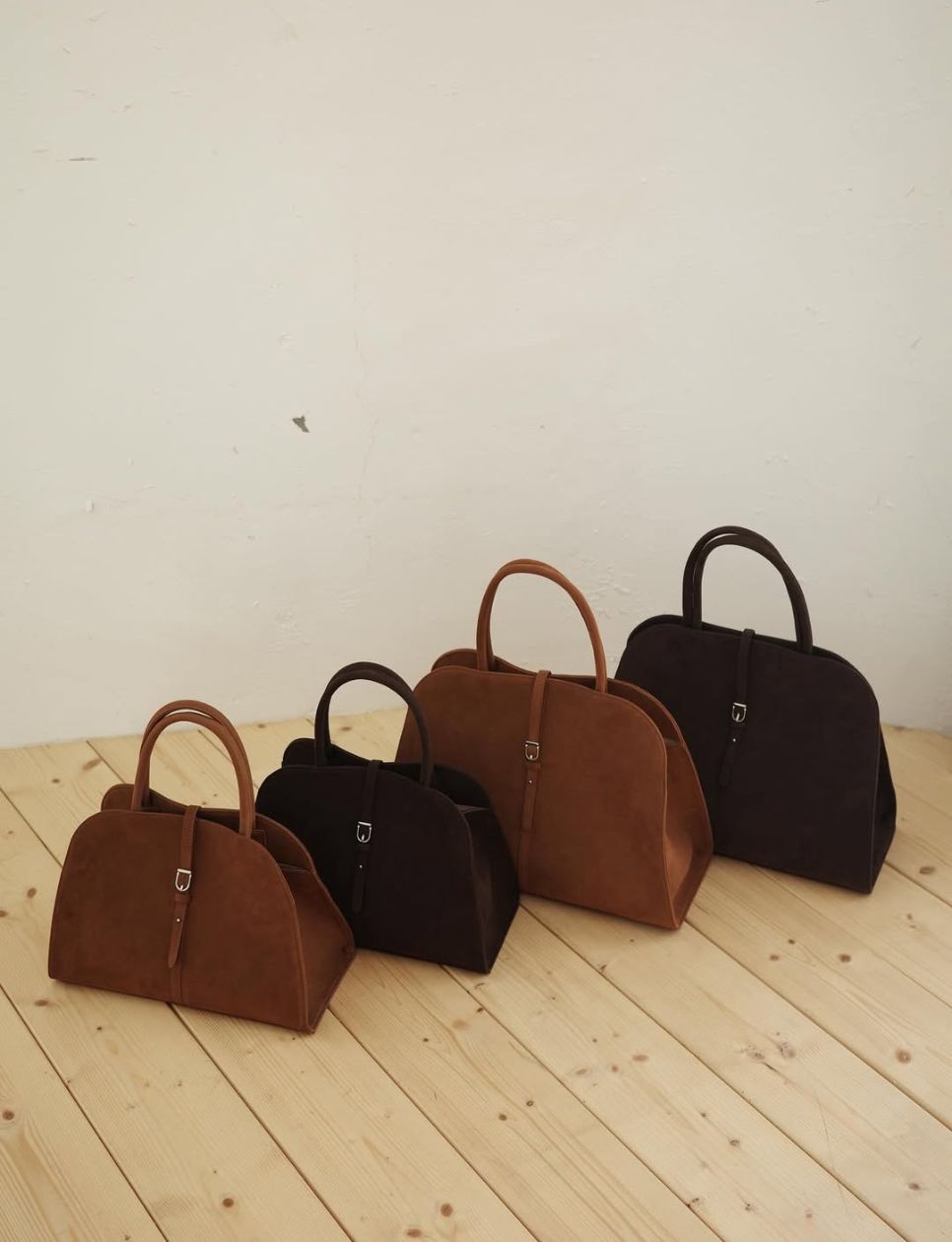 Blanc Suede Bag dari Monorow (sumber gambar: instagram.com/monorow.official)