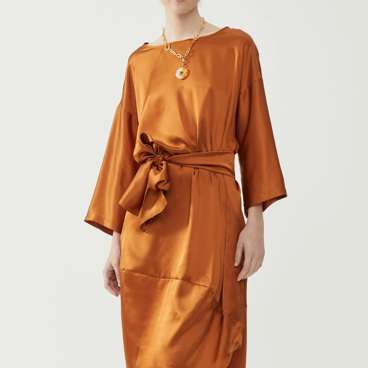 3. Silk atau Sutra 