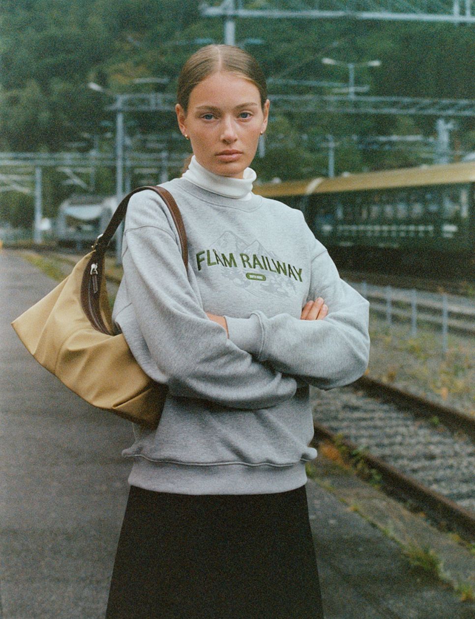 Koleksi Fall/Winter 2025 dari Folnua (sumber gambar: https://fashionbiz.co.kr/article/210357)