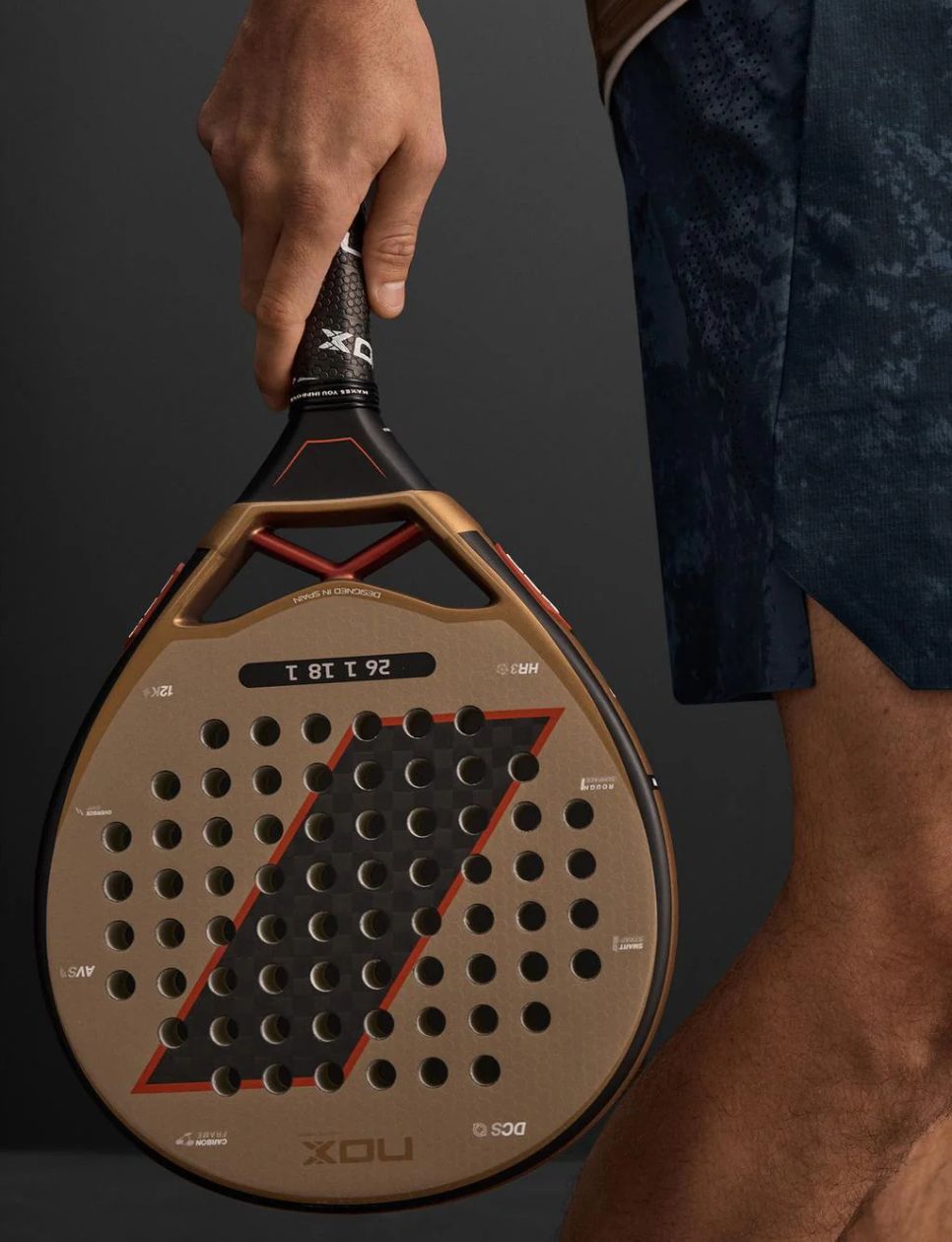 Koleksi kolaborasi NOX x Zara Athleticz (sumber gambar: https://noxsport.com/en/blogs/noticias/nox-y-zara-vuelven-a-unir-fuerzas-para-lanzar-su-segunda-coleccion-exclusiva-de-padel)
