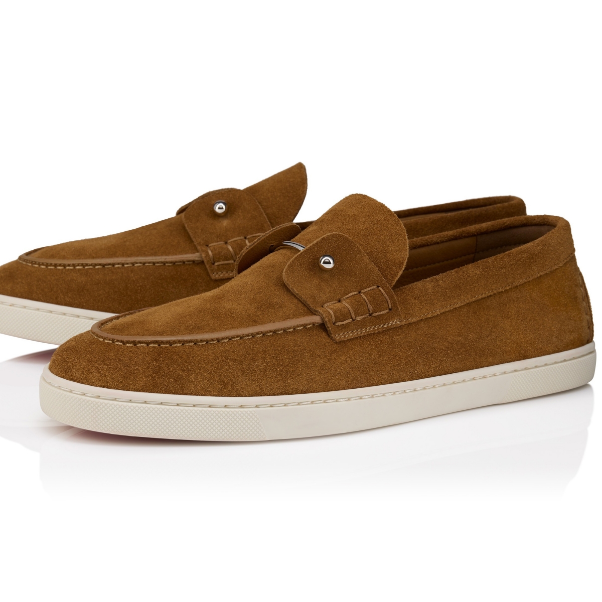 Stitching sepatu yang rapi (Sumber foto: eu.christianlouboutin.com)