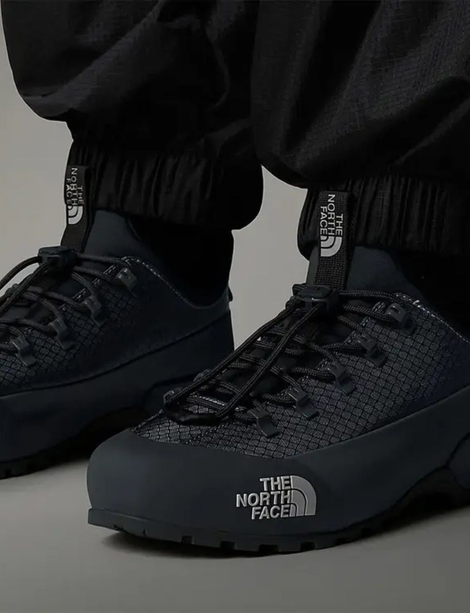 5. The North Face Glenclyffe Low Street Sneakers Boots Black Unisex
