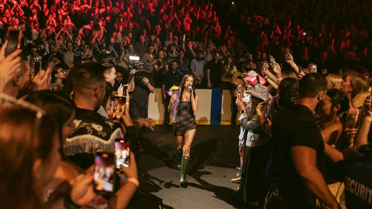 Konser seru (sumber gambar: instagram.com/spaceykacey)