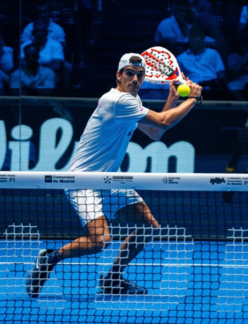 Juan Lebrón dalam campaign Babolat Padel (sumber gambar: https://www.babolat.com/es/padel.html)