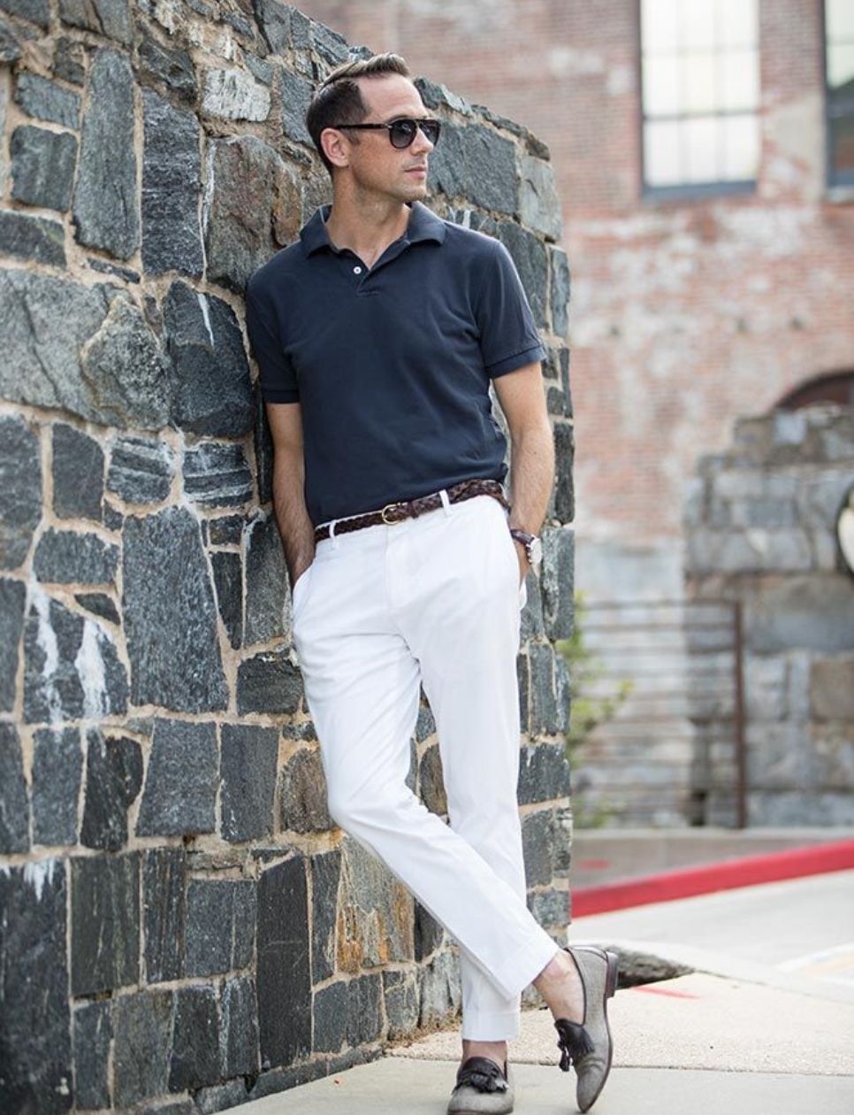 2. Polo Shirt Fitted dan Celana Chino Netral