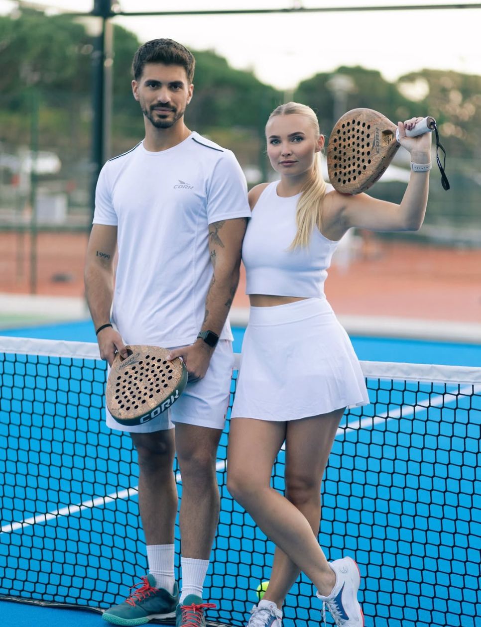 Raket padel dari Cork yang banyak digunakan oleh pemain padel (sumber gambar: instagram.com/corkpadeluk)