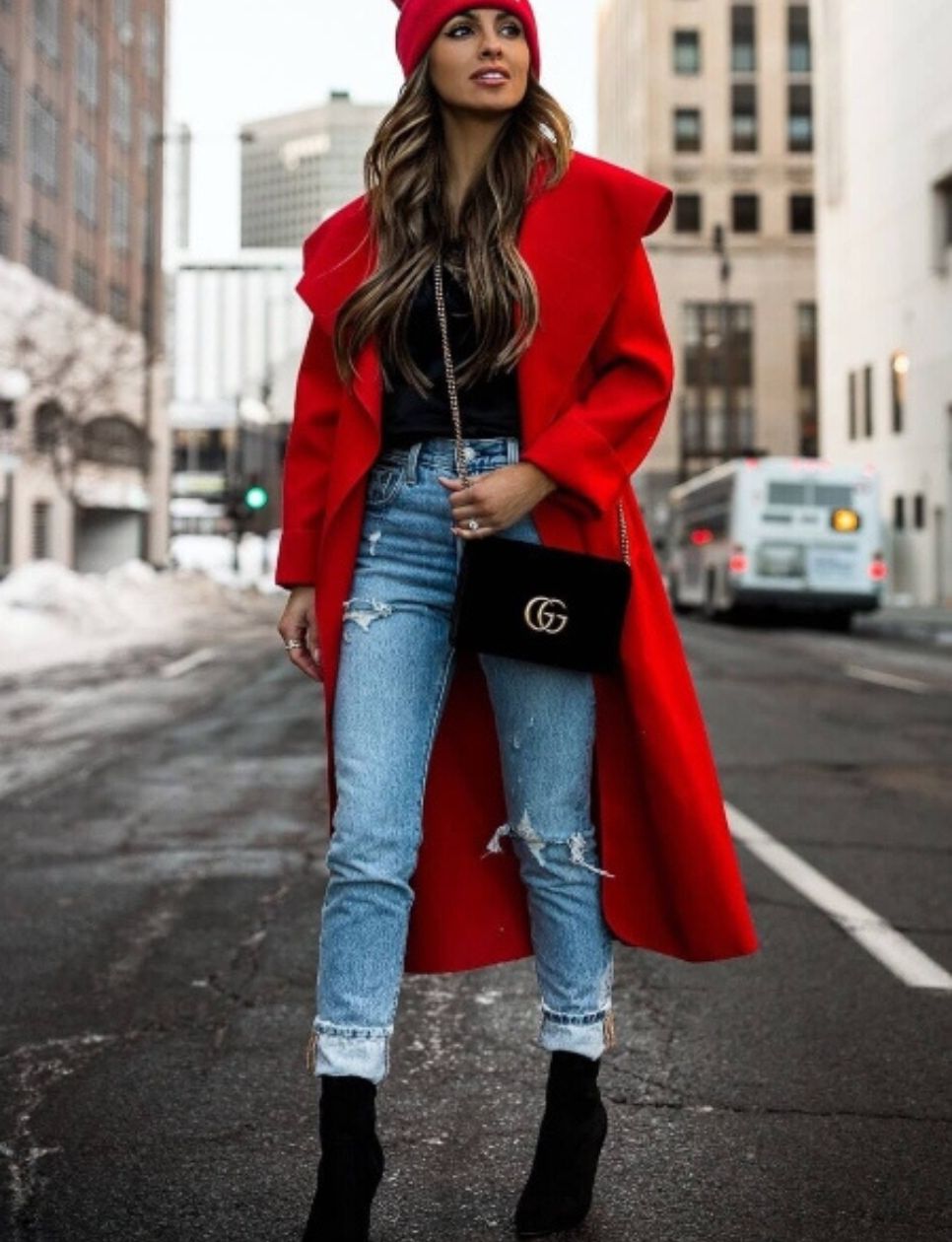 4. Bold Aksen dalam Palet Netral