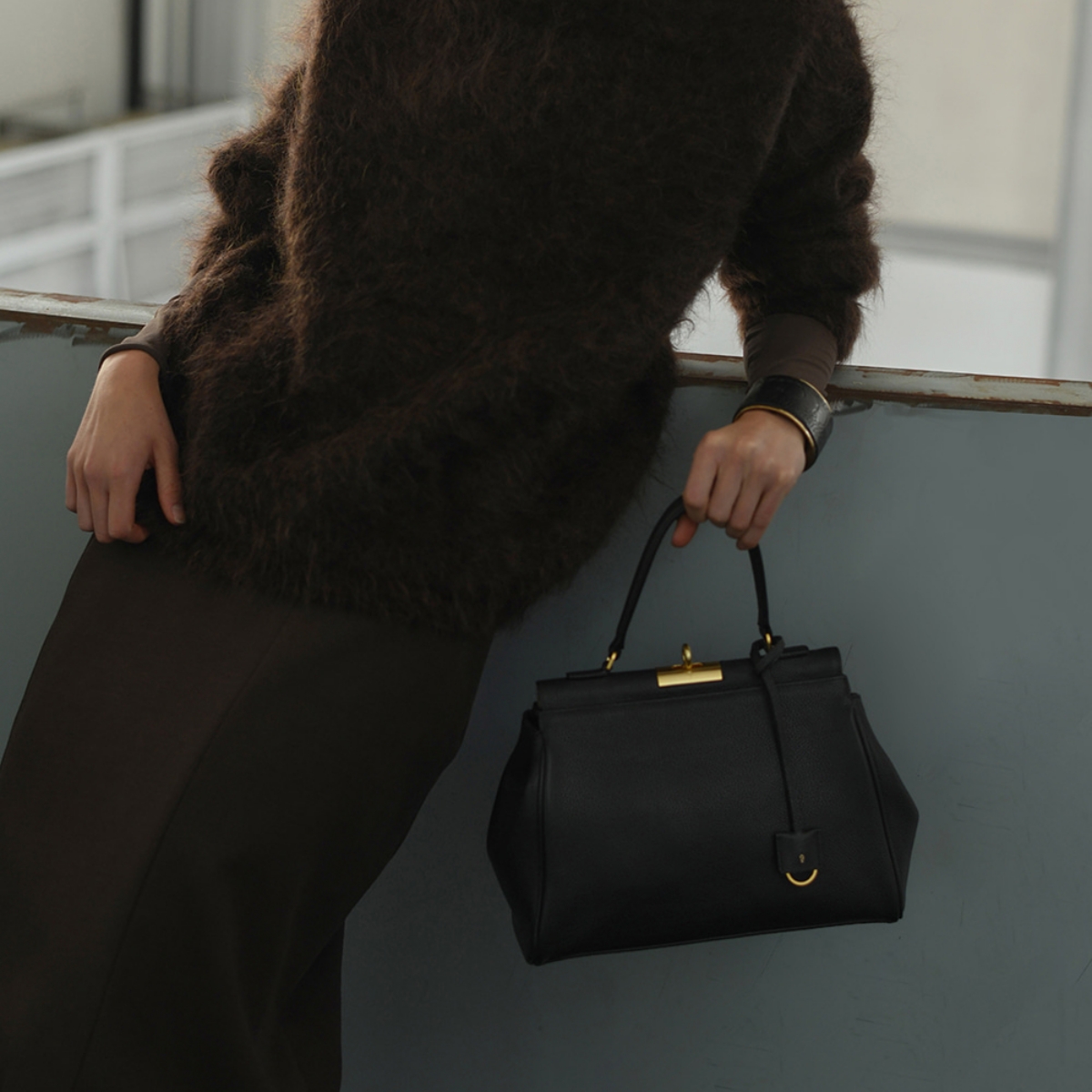 Quiet luxury bag (Sumber foto: gu-de-official.com)