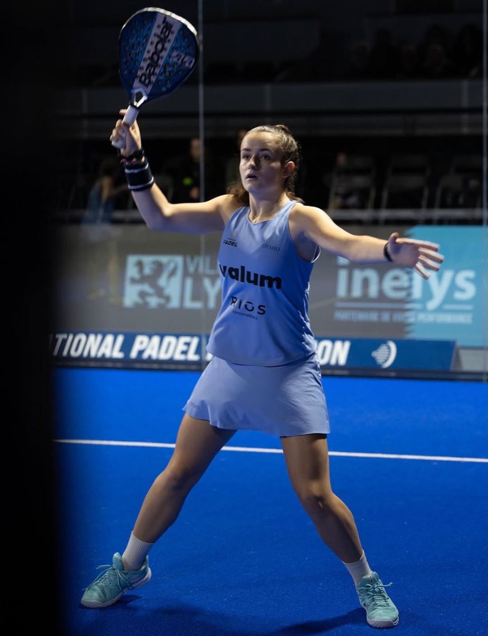 Martina, salah satu atlet padel (sumber gambar: instagram.com/babolat_padel)