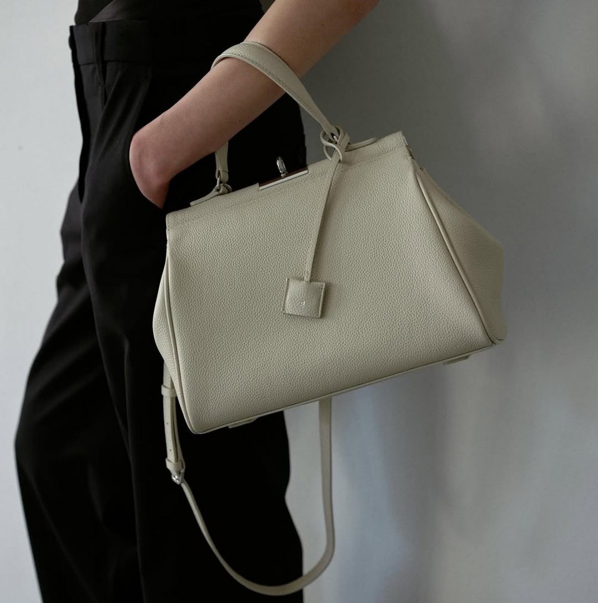 Tas dengan desain yang timeless (Sumber foto: Instagram/gu_de_official)