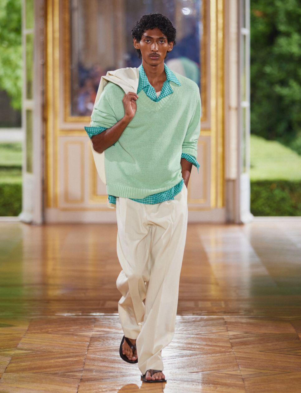 6. Warna Pastel untuk Tampilan Fresh dan Modern