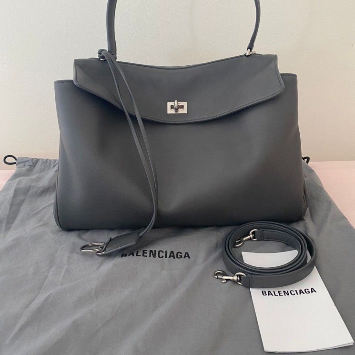 Dustbag tas Rodeo (Sumber foto: id.carousell.com)