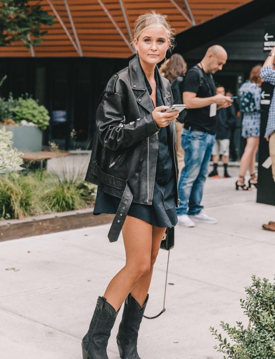 7. Leather Jacket dan Cowboy Boots