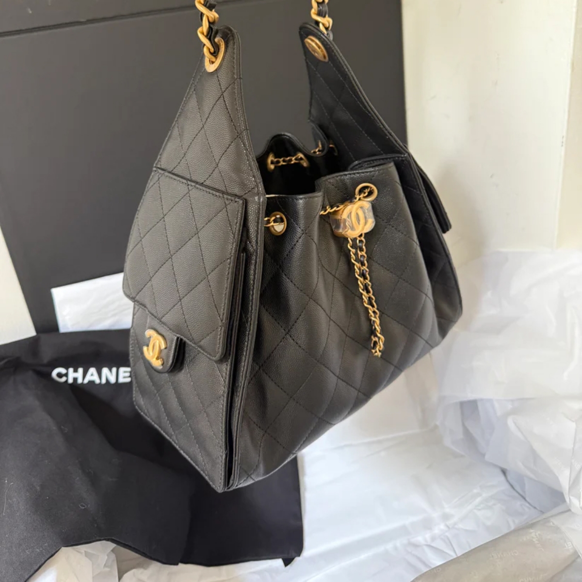 Dustbag tas Chanel 25 (Sumber foto: www.bellaverastudio.com)