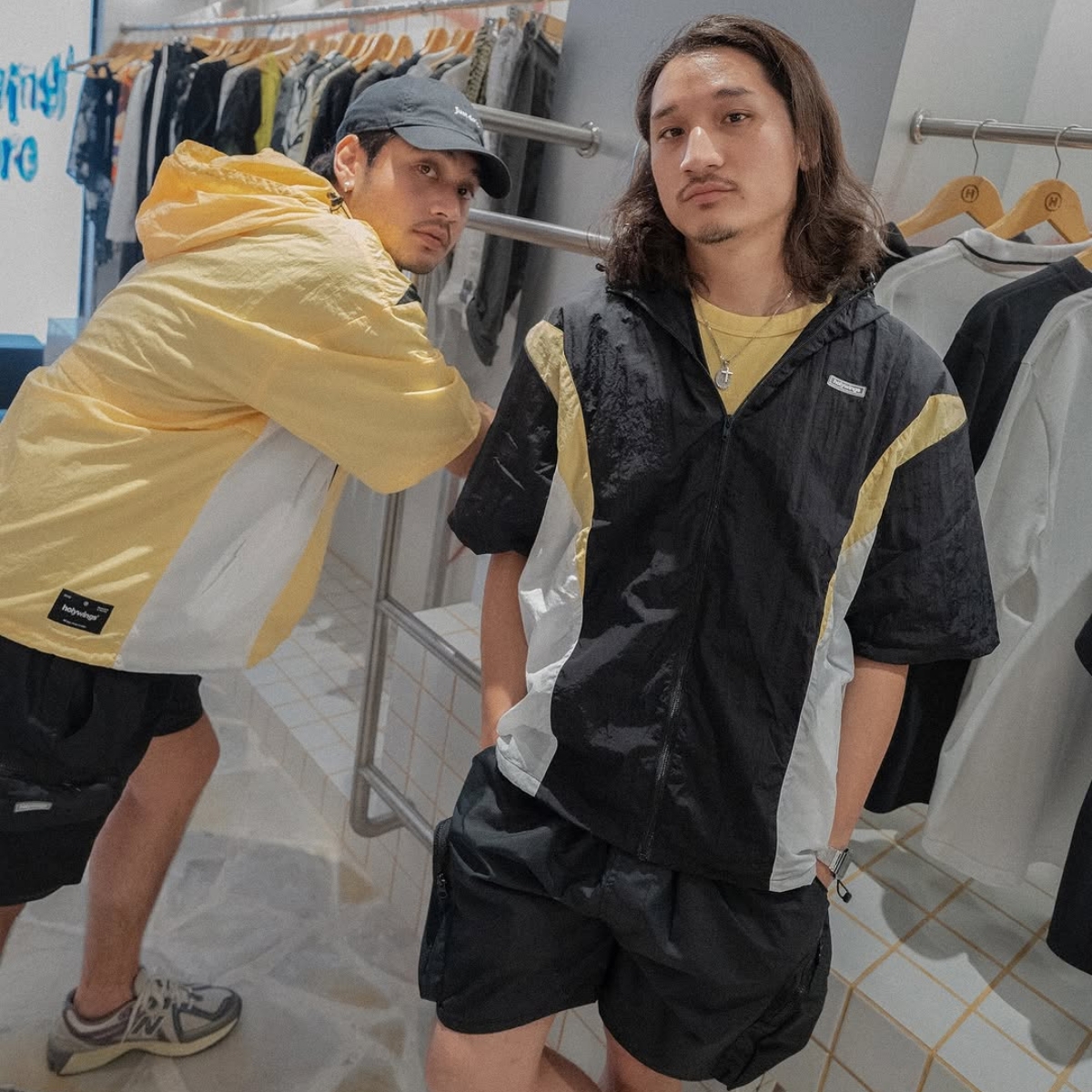 Model memakai clothing Holywings Store (Sumber foto: Instagram/holywings_store)