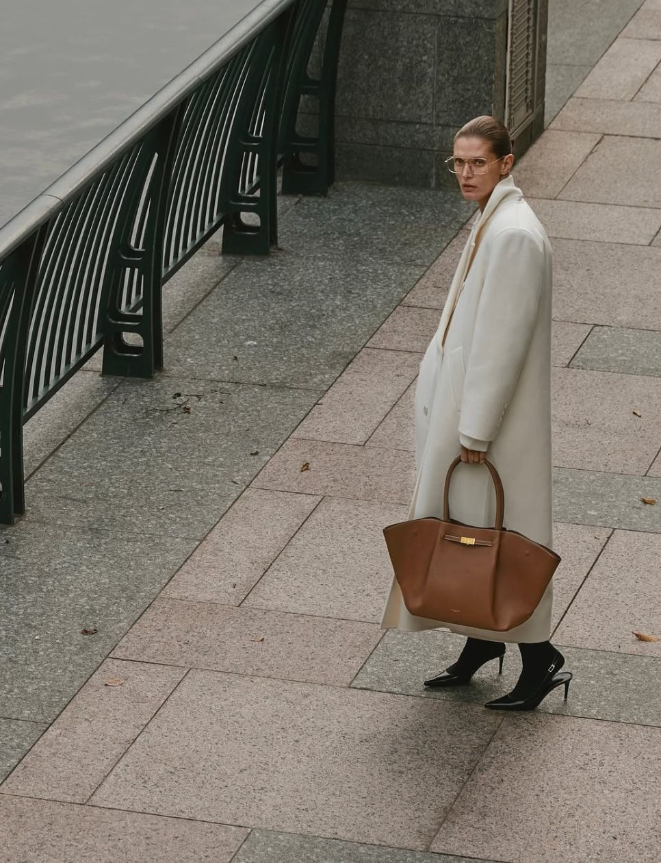 Salah satu koleksi tas DeMellier London (sumber gambar: instagram.com/demellierlondon)