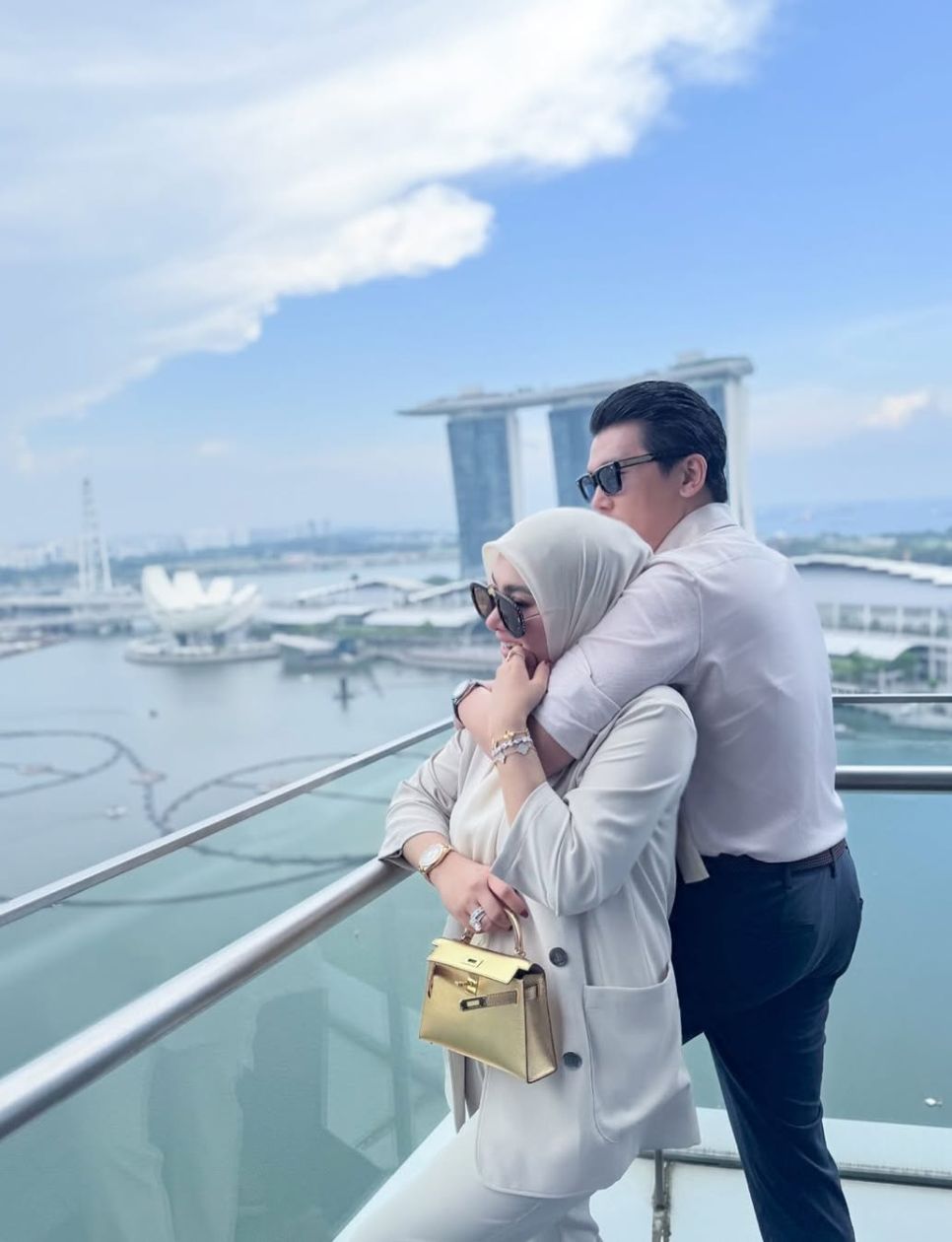 Syahrini dengan salah satu koleksi Hermès-nya (sumber gambar: instagram.com/princessyahrini)