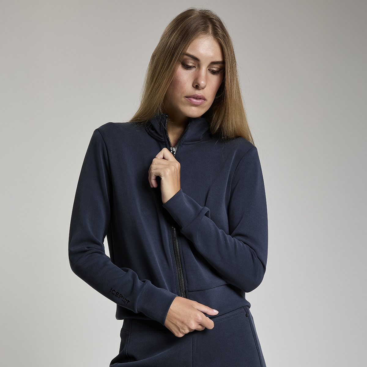 Iceport La Isa Woman Full Zip Sweatshirt (Sumber foto: www.iceport.it)