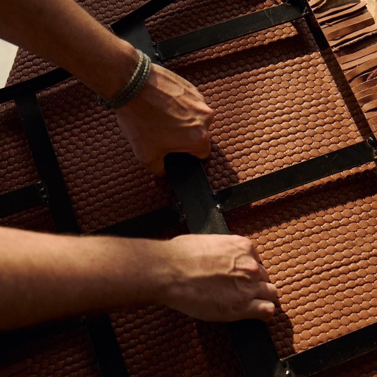 Proses pembuatan tas Parise (Sumber foto: Instagram/parisebags)