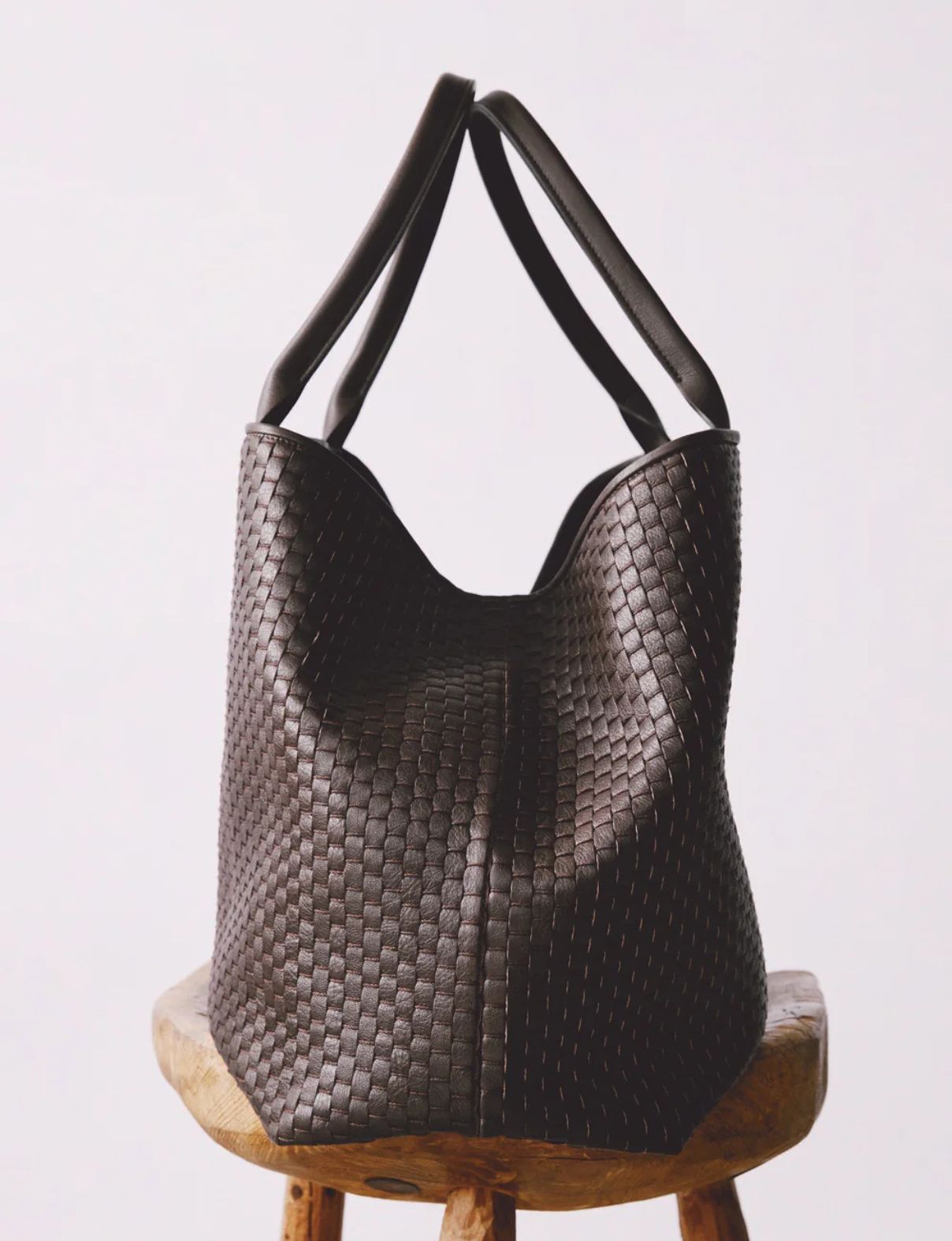 Tas Koleksi Parise (sumber gambar: https://www.pariseofficial.com/pages/artisanal-luxury)