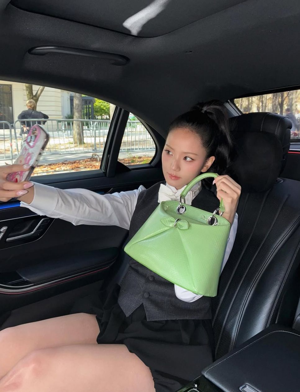 9. Dior Cigale Bag dari Jisoo