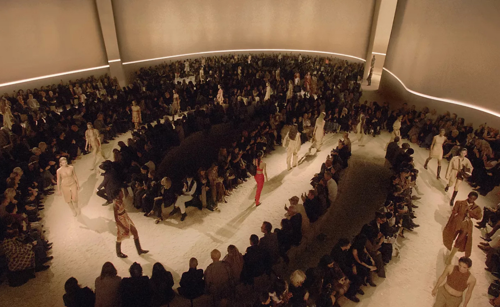 Fashion show Hermès Spring Summer 2026 (Sumber foto: www.hermes.com)