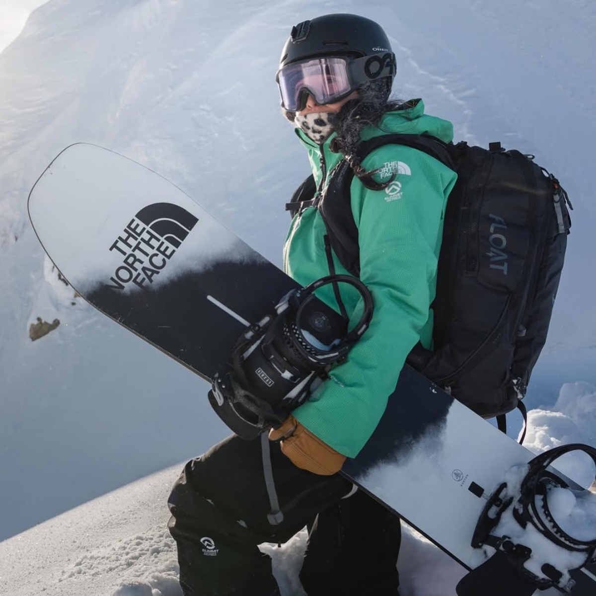 Model memakai jaket The North Face (Sumber foto: Instagram/thenorthface)