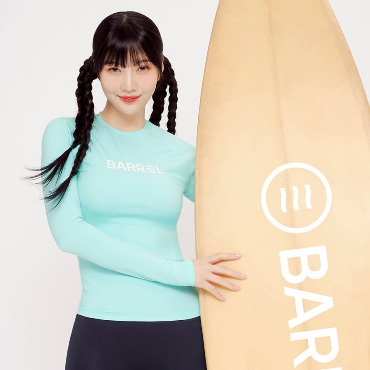 Model memakai outfit BARREL (Sumber foto: Instagram/getBARREL)