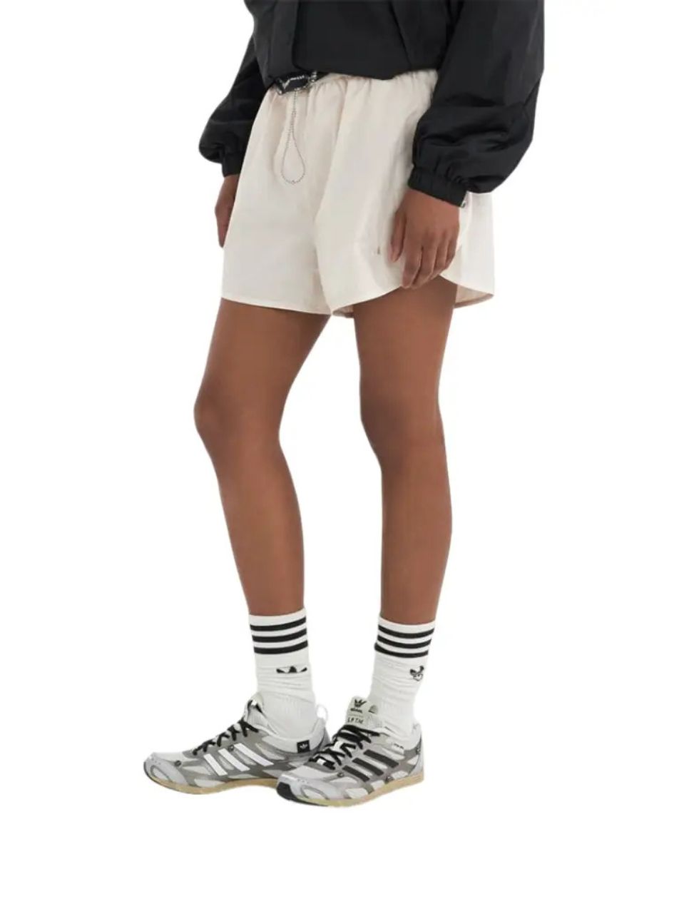 1. Kolaborasi Resmi Pertama yang Bernilai Arsip