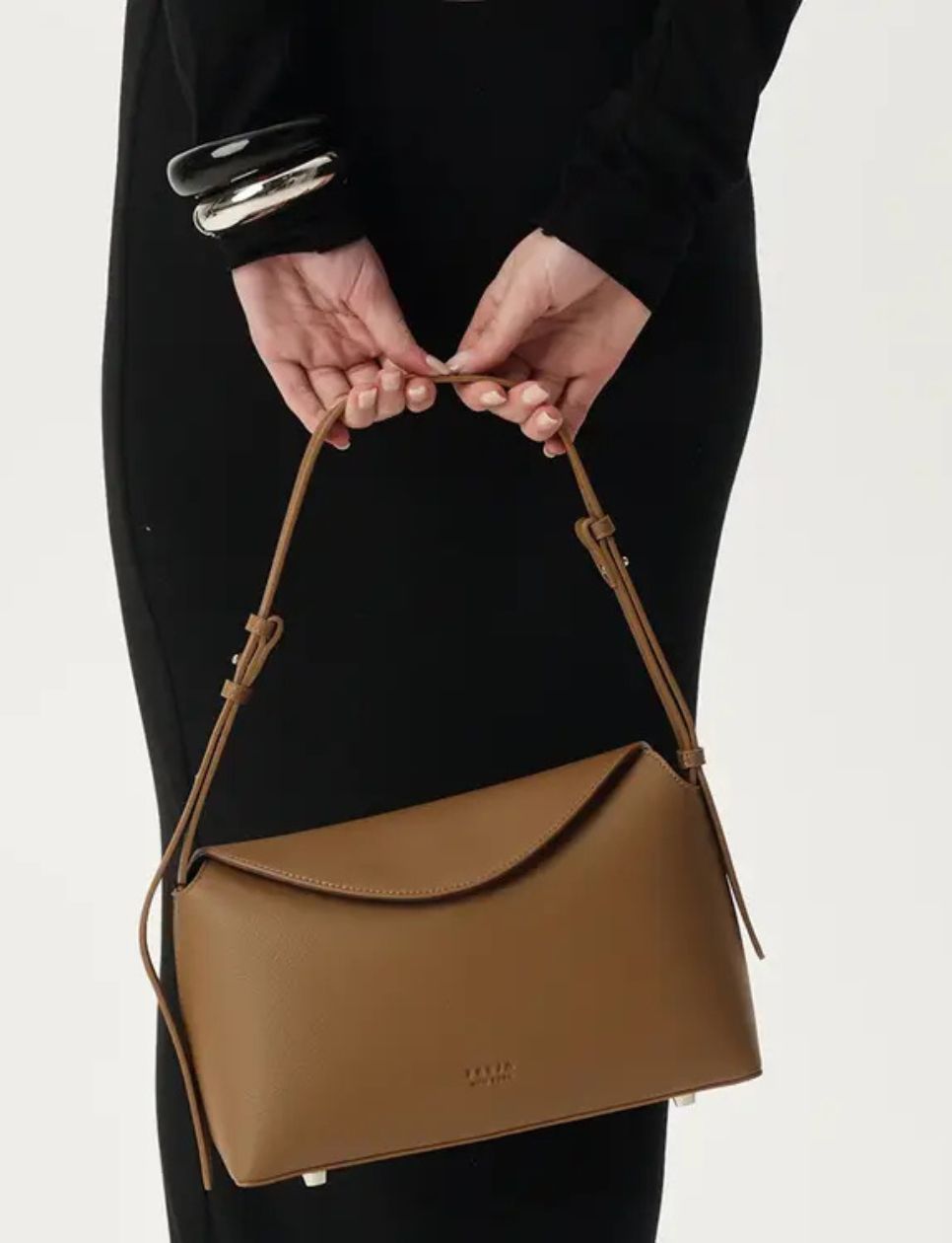 3. Freja Hudson Bag Chestnut