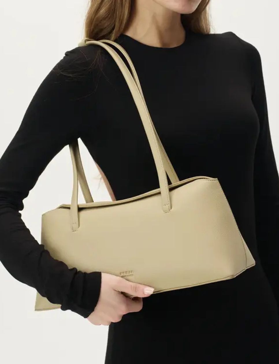 4. Freja Chrystie Shoulder Bag Sand