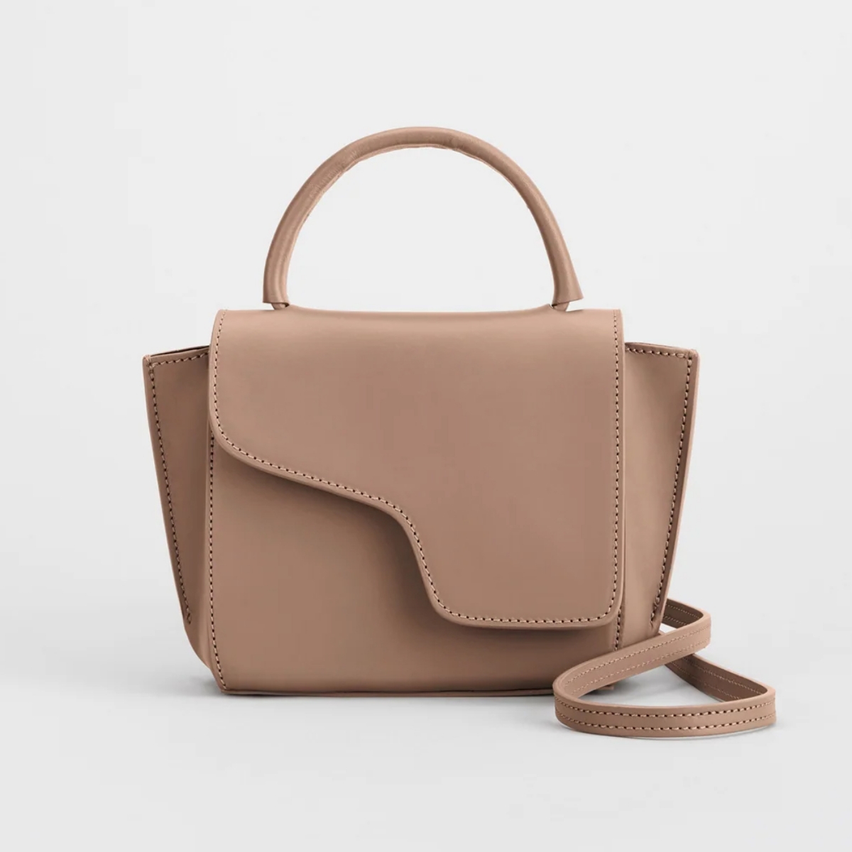 1. Cek Estetika Desain Tas