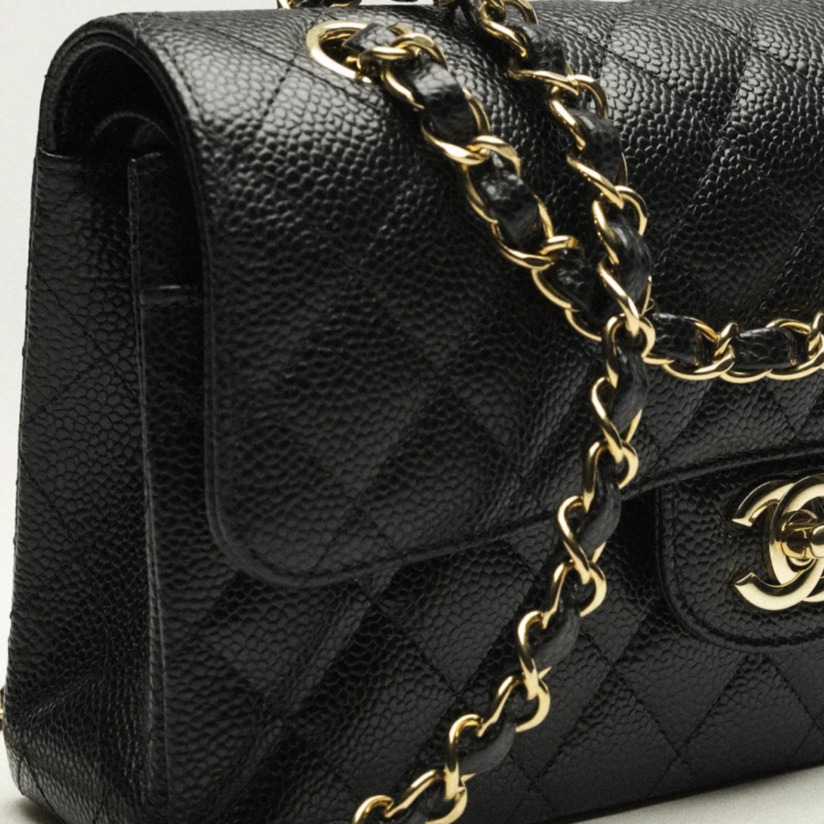 2. Cek Material Leather yang Dipakai