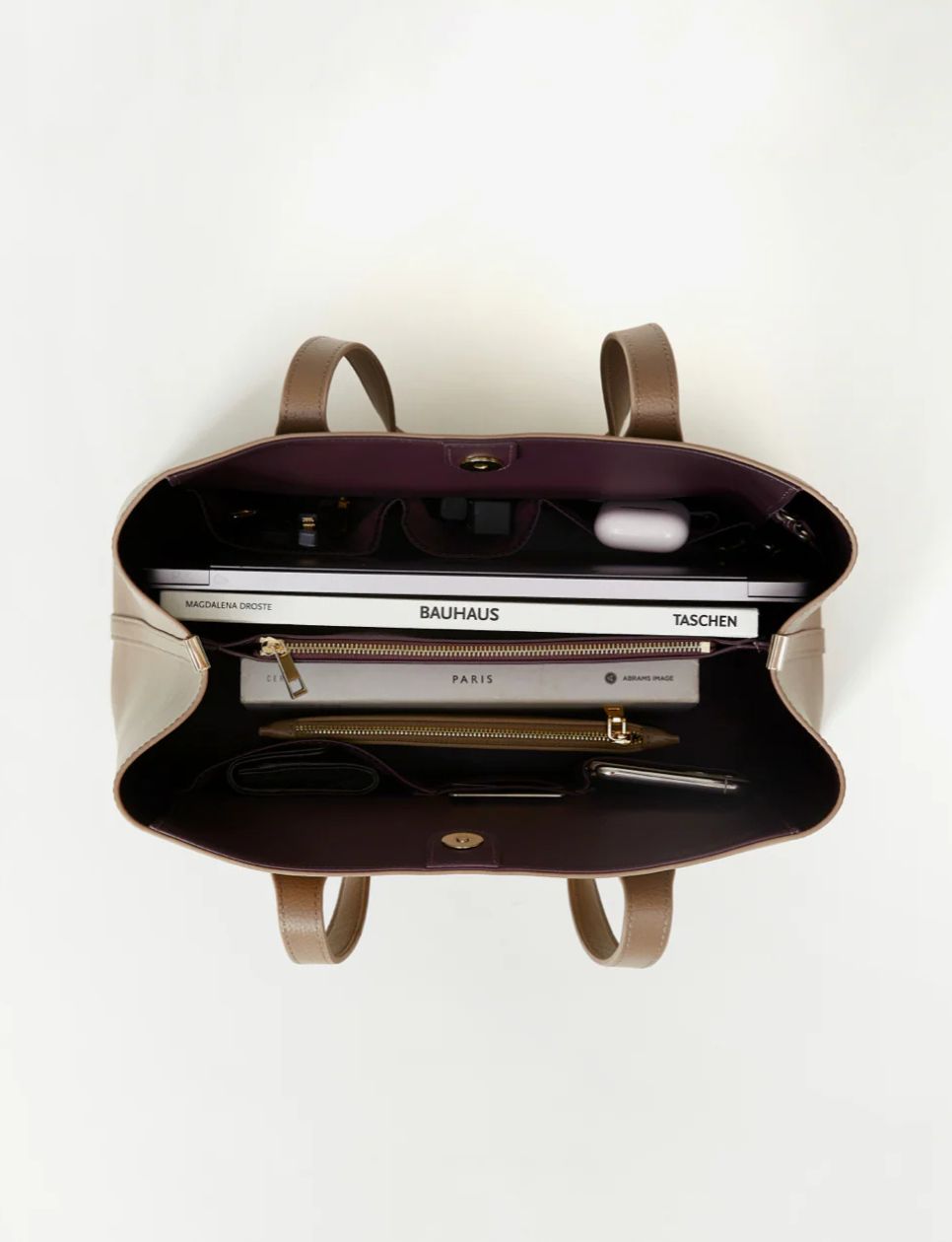 Interior Linnea Tote (sumber gambar: frejanyc.com)