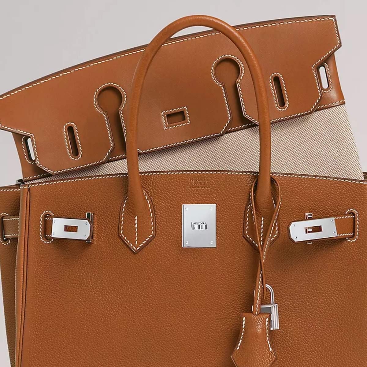 8. Cek Stitching pada Tas