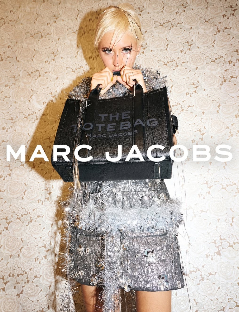 The Leather Tote Bag koleksi terbaru Marc Jacobs (sumber gambar: instagram.com/marcjacobs)