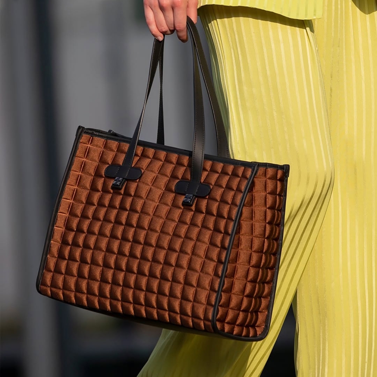 Model memakai tas BPrime (Sumber foto: Instagram/bprimebags_official)