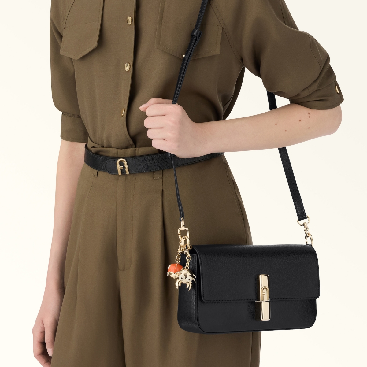 Tas yang cocok untuk berbagai outfit (Sumber foto: www.furla.com)