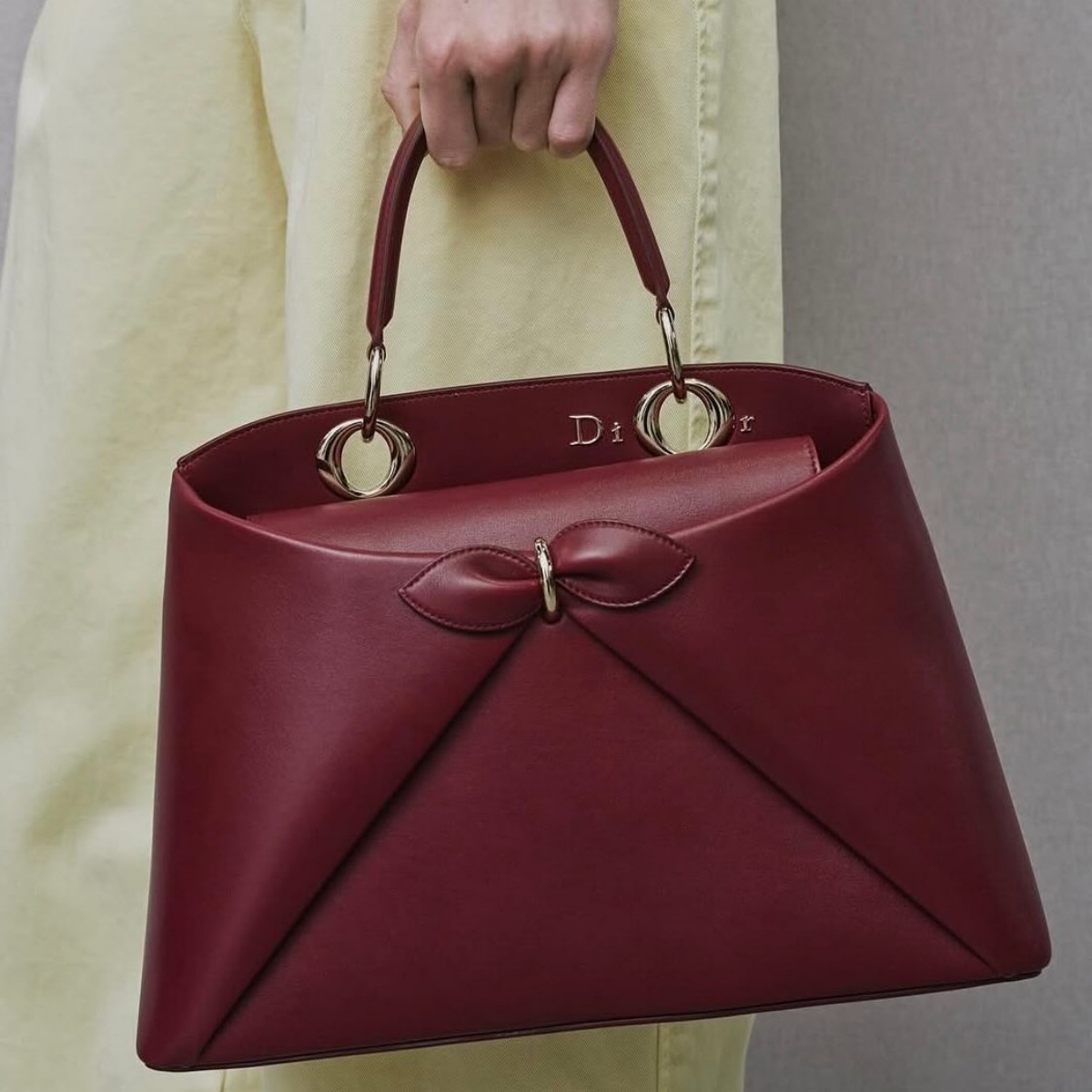 1. Cigale Bag yang Ikon Baru Dior