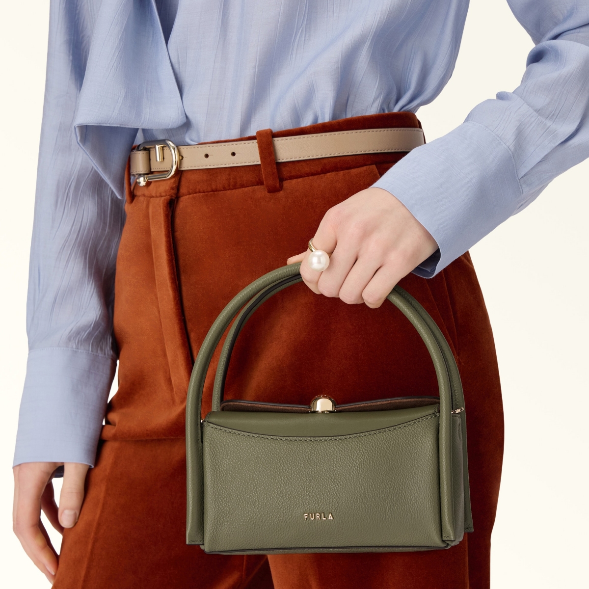 Tas Furla yang fungsional (Sumber foto: www.furla.com)