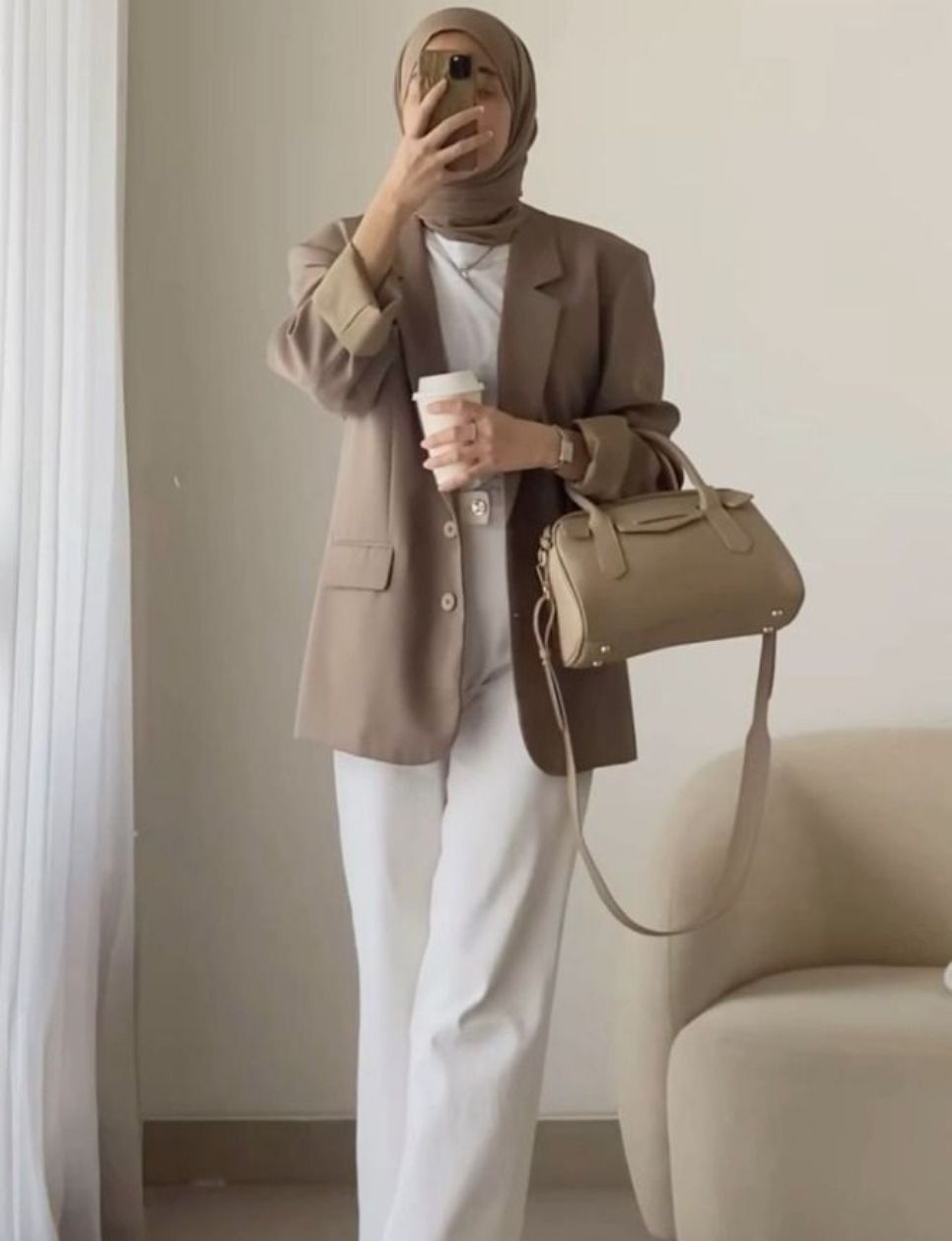 3. Jas dan Wide-leg Pants